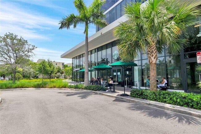 Foto del edificio - 2960 NE 207th St
