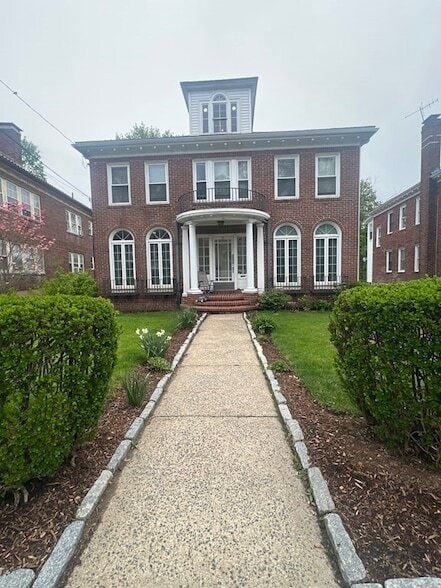 Building Photo - 51 Algonquin Rd