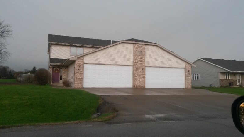 Primary Photo - 1085 Rock Ledge Ln