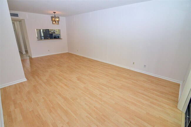 Building Photo - 6760 Palmetto Cir S