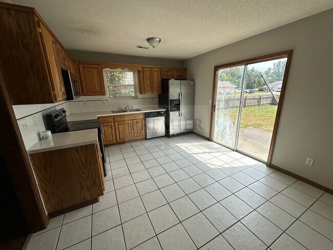 Building Photo - 1039 Dean Dr