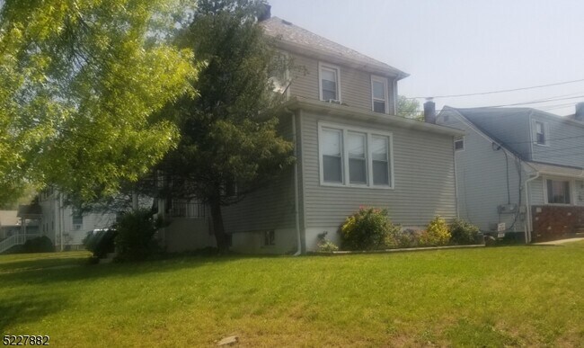 Building Photo - 301 Sumner Ave