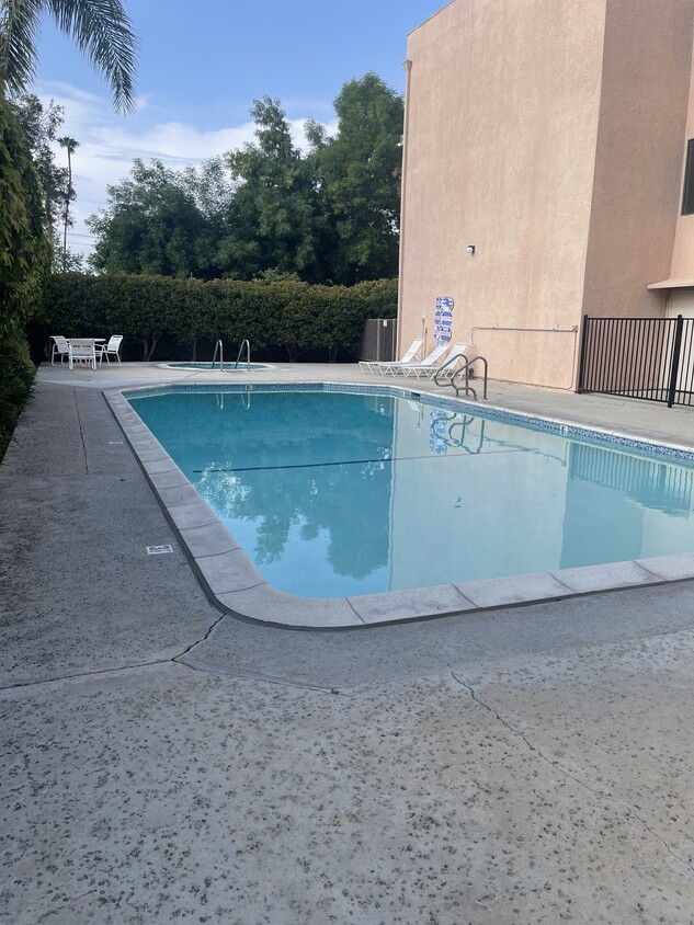 Foto principal - 6815 Remmet Ave