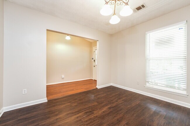 Foto del edificio - 462 Sherwood Cir