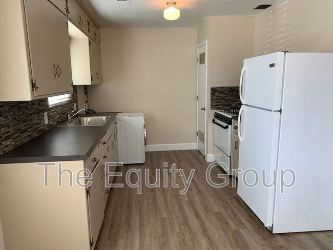 Building Photo - 1039 Chinowth St