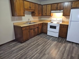 Building Photo - 378 River St