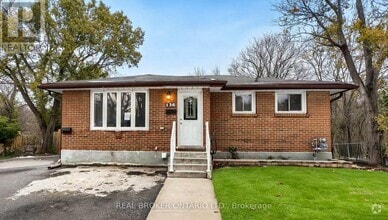 Building Photo - 136 CLAYMORE Crescent