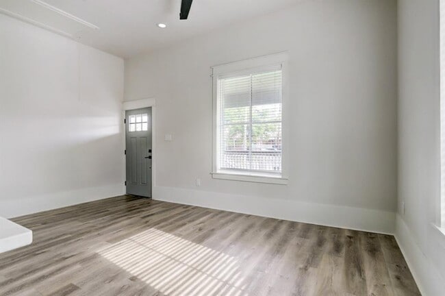 Foto del edificio - 5514 Barremore St