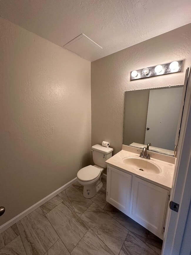 Building Photo - 256 Green Meadow Dr