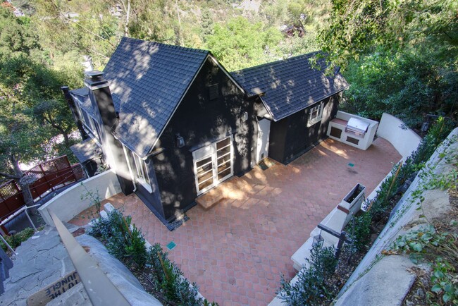 Foto del edificio - Stunning Tranquil Home in Laurel Canyon wi...