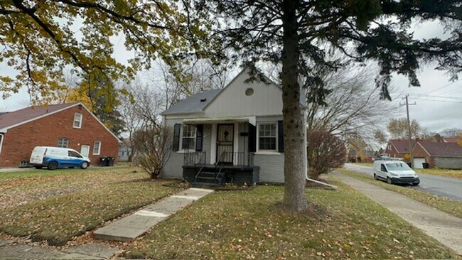 Foto del edificio - Three Bed 1 Bath Brick Bungalow with basement on the east-side of Detroit! Move in Ready!