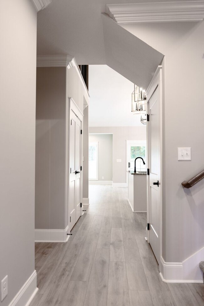 Building Photo - Elegant All-Brick Townhome in a Gated Comm...