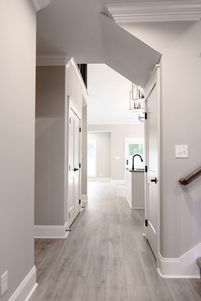 Building Photo - Luxury Living at Its Finest In Sango Featu...