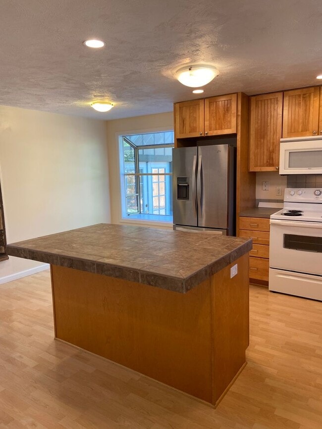 Foto del edificio - Sought After Bethel Neighborhood