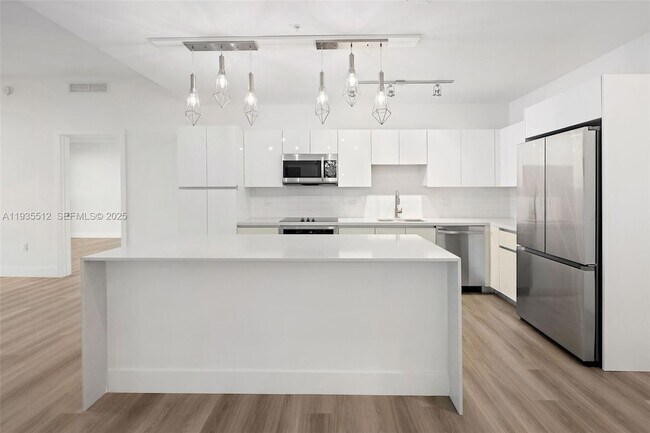 Foto del edificio - 101 Diplomat Pkwy