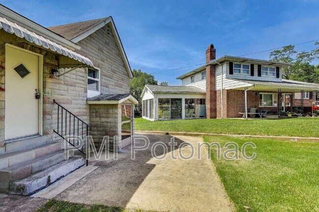 Building Photo - 8349 Bear Creek Dr