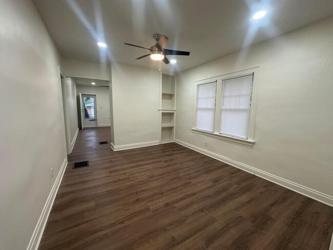 Building Photo - 378 S Wheatland Ave
