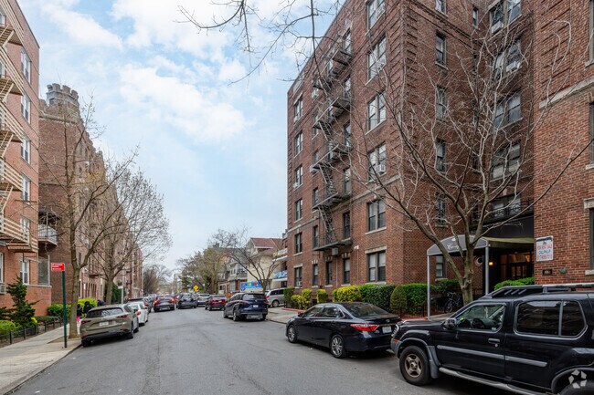 Neighborhood context 2. - 1730 E 18th