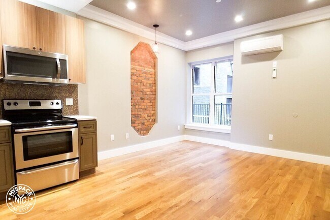 Foto del edificio - 909 St Marks Ave