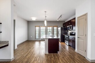 Building Photo - Lofts At Bass