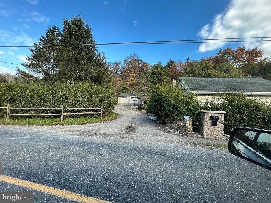 Foto del edificio - 155 Valley Rd