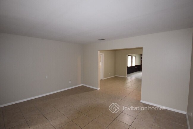 Foto del edificio - 6910 N Glen Ave