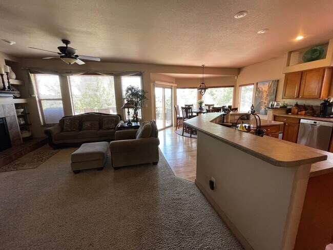 Foto del edificio - AMAZING RANCH STYLE HOUSE LOCATED OFF WOOD...