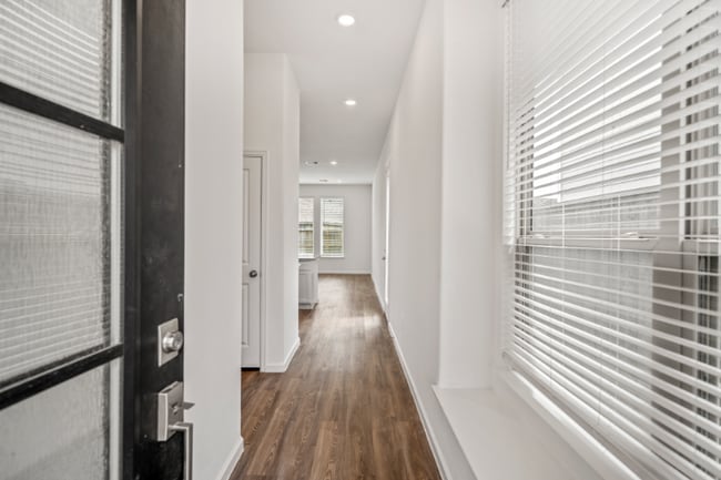 Building Photo - 613 Royal Arch Dr