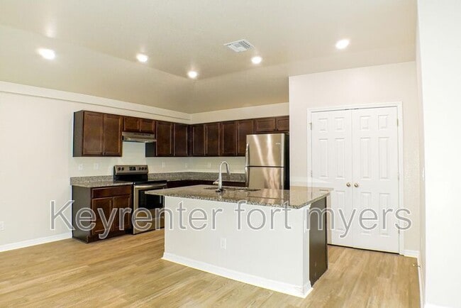 Photo - 341 Reeves St House