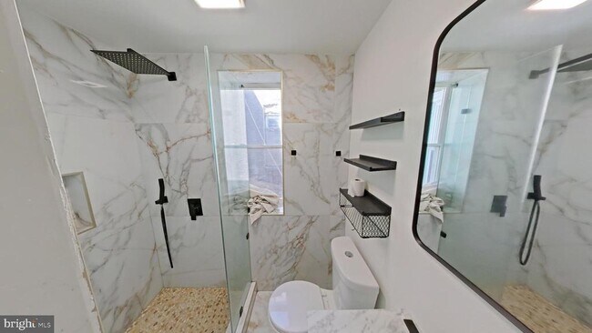 Foto del edificio - 3331 N Howard St