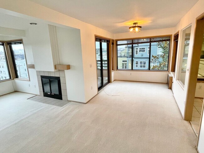 Foto del edificio - Queen Anne Condo with Exceptional Views and Two Parking Spots