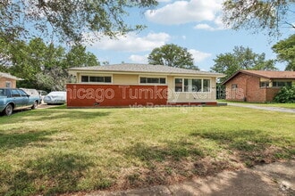 Building Photo - 16019 Circle Dr