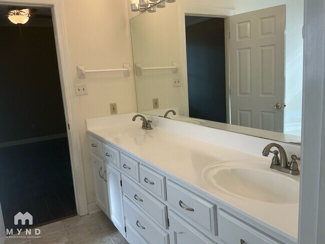 Building Photo - 1594 Stable Park Ct