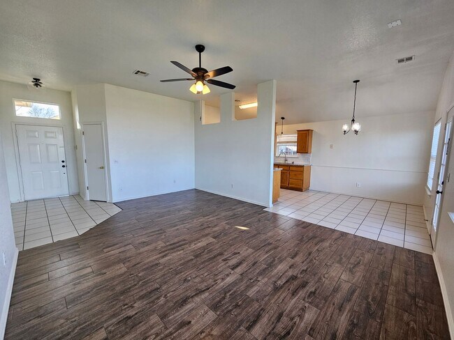 Foto del edificio - (3) Bed/(2) Bath East Norman Avail NOW!