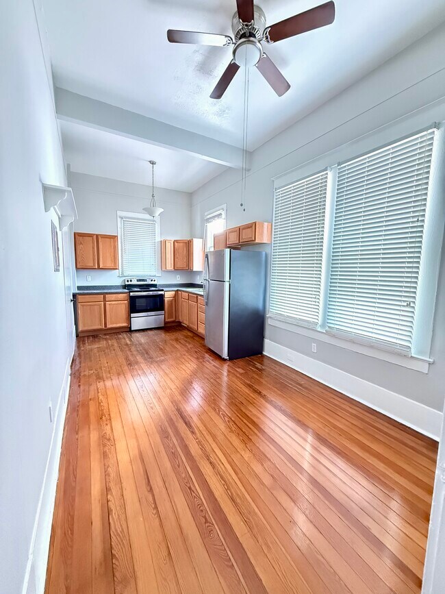 Foto del edificio - 429 E Carson St