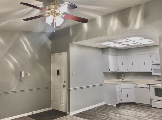 Building Photo - 644 Green Jade Dr