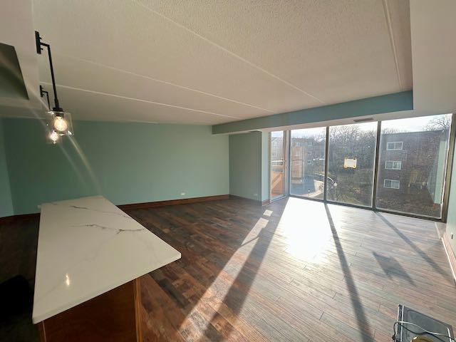 Foto del edificio - 1301 N Western Ave