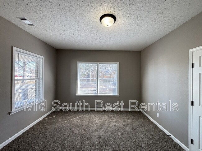 Foto del edificio - 2420 E 2nd St