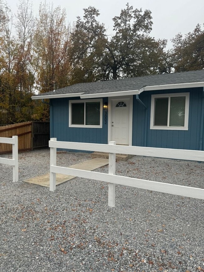 Building Photo - 3000-3002 West St