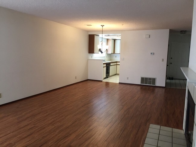 Building Photo - 2725 Oak Rd