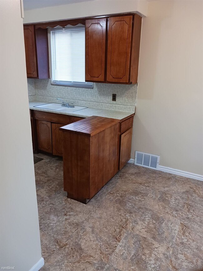 Building Photo - 2 br, 1 bath House - 12995 Greenview