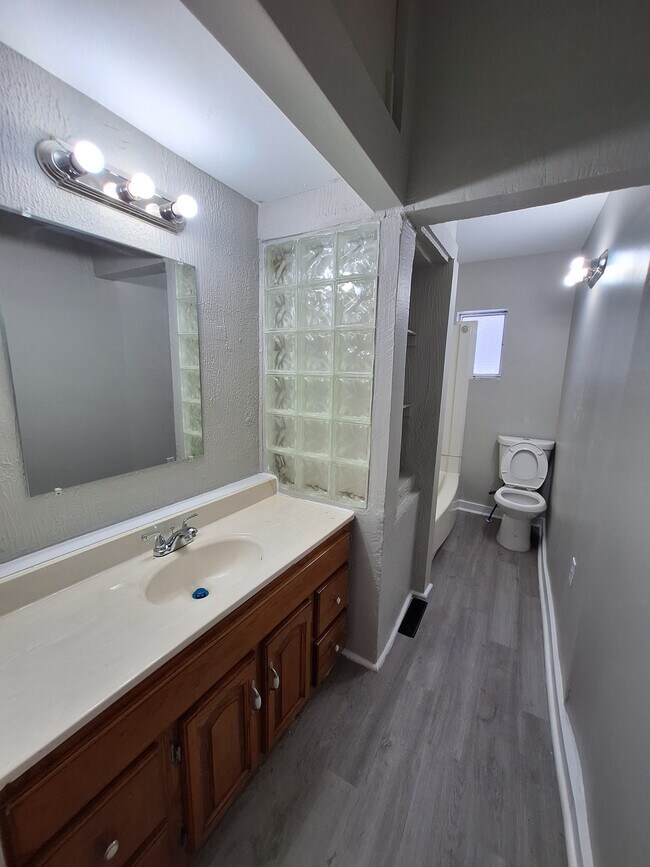 Building Photo - 1221 Walnut St