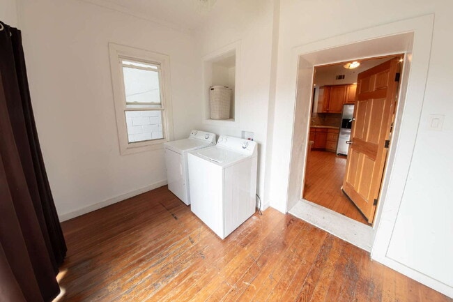 Building Photo - FURNISHED 3-Bedroom Apartment in Vibrant Chicago Neighborhood!