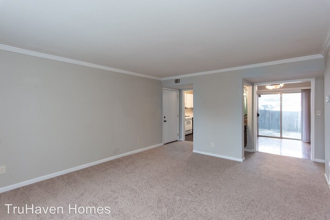Building Photo - 2 br, 2 bath House - 5681 Kingsport Drive, NE