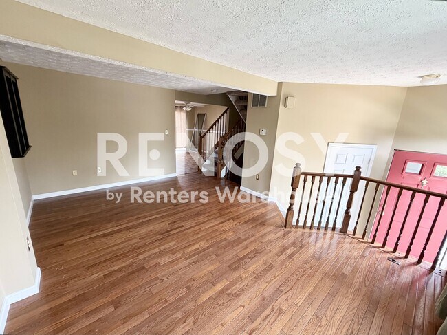 Building Photo - 723 Dayspring Dr