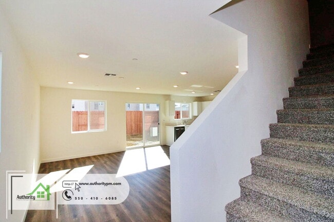 Building Photo - 845 Congaree Ln