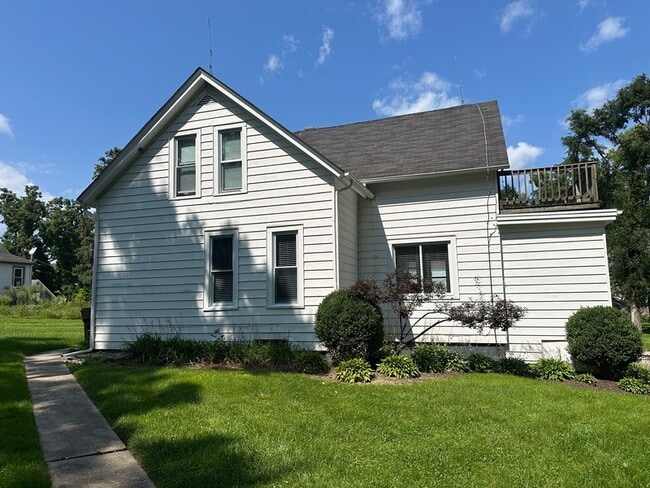 Building Photo - 438 Ada St