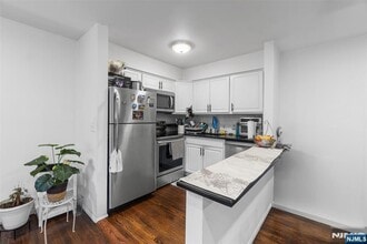 Building Photo - 384 Terhune St