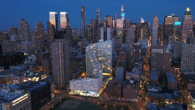 Foto del edificio - 550 W 54th St