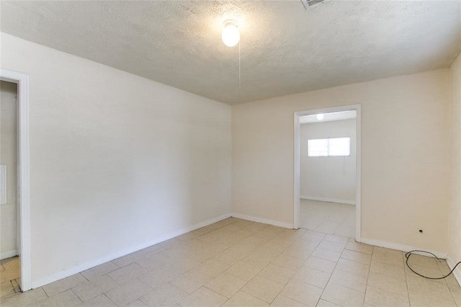 Building Photo - 5619 Chapman St